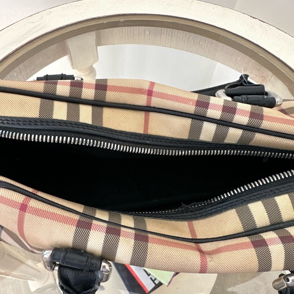 Small Burberry handle bag - Picture 2 of 6